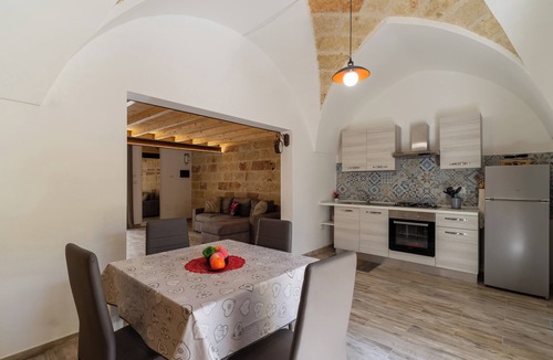 Acquarica del Capo Apartment | Apartment 'Casa Incanto' with Private Garden and Air Conditioning