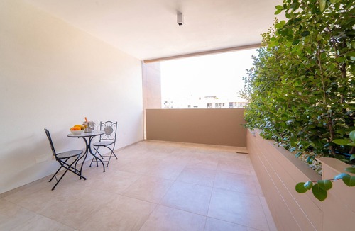 Conversano Apartment | Apartment 'Calma' with Shared Terrace, Wi-Fi and Air Conditioning