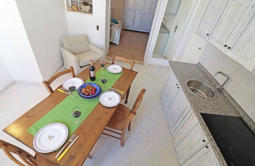 Otranto Apartment | Apartment "Casa Vacanza Locorotondo Otranto" with Garden, Shared Pool & Wi-Fi