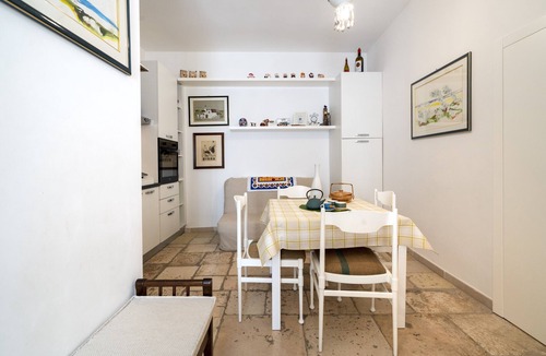 Conversano Apartment | Apartment "Còmme a Ccàste in the City Center" with Balconies & A/C