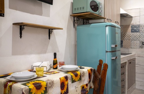 Mola di Bari Apartment | Apartment 'Dimora Donna Lucrezia' with Balcony and Air Conditioning