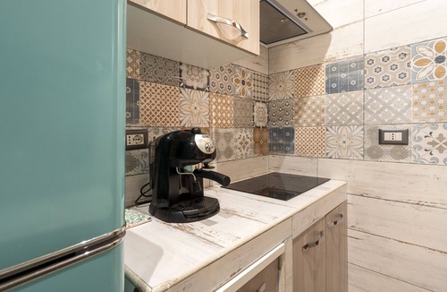 Mola di Bari Apartment | Apartment 'Dimora Donna Lucrezia' with Balcony and Air Conditioning