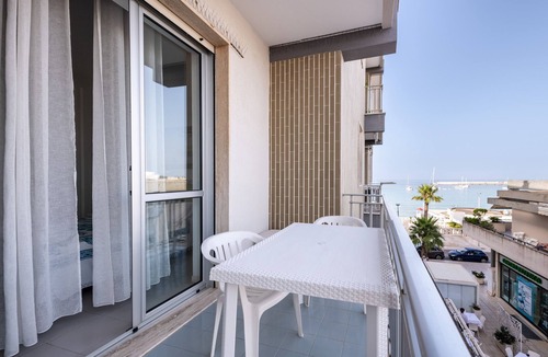 Otranto Apartment | Apartment 'Dimora Lungomare Terra D'otranto' with Sea View, Wi-Fi and Air Conditioning