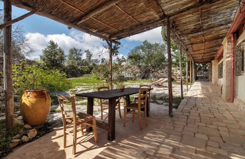 Bisceglie Apartment | Apartment 'Iazzo' with Shared Terrace, Private Garden and Wi-Fi