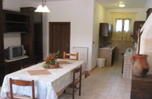 Oria Apartment | Apartment in complex with ample parking and close to 15min from the sea