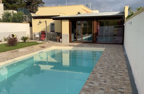 Lendinuso Apartment | Apartment in villa with swimming pool 700m from the sea