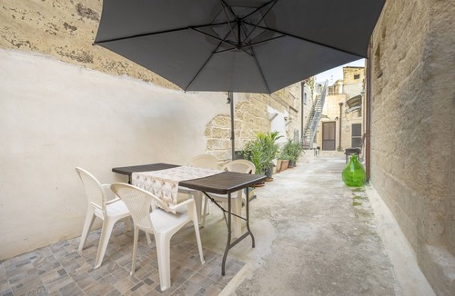 San Cesario di Lecce Apartment | Apartment 'La Corte Della Zia Santa' with Private Terrace, Wi-Fi and Air Conditioning