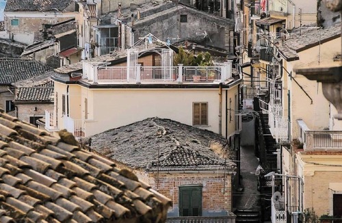 SantʼAgata di Puglia Apartment | Apartment 'Tena - Arco Pronti' with Mountain View, Wi-Fi and Air Conditioning