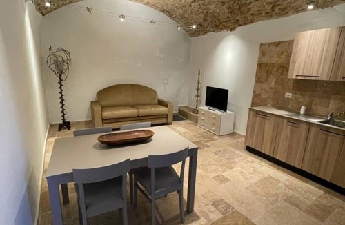 SantʼAgata di Puglia Apartment | Apartment 'Tena - Arco Pronti' with Mountain View, Wi-Fi and Air Conditioning