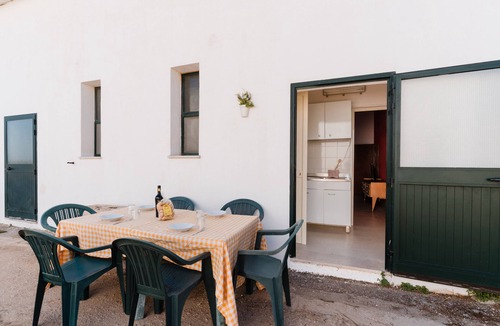 Scorrano Apartment | Apartment 'Kestella' with Shared Terrace, Shared Garden and Air Conditioning