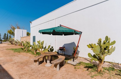 Scorrano Apartment | Apartment 'Kestella' with Shared Terrace, Shared Garden and Air Conditioning
