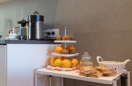 Municipio 1 Apartment | Apartment 'La Dimora Sul Mare' with Sea View, Wi-Fi and Air Conditioning