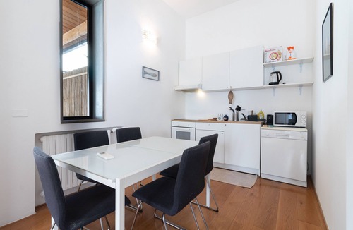 Bari City Centre Apartment | Apartment "La Terrazza Di Francesco" with Private Terrace, Wi-Fi & Air Conditioning