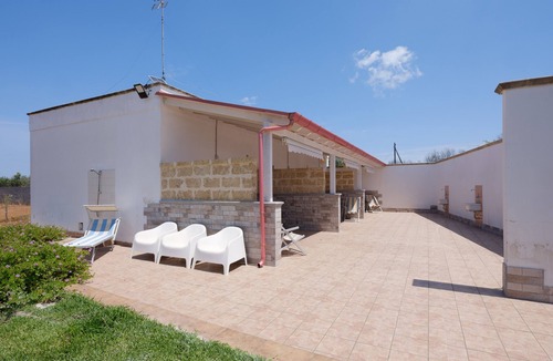 Borgagne Apartment | Apartment 'Mamba House 2' with Private Terrace, Shared Garden and Air Conditioning