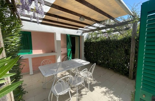Peschici Apartment | Apartment 'Maritalia 3' with Private Terrace, Private Garden and Air Conditioning