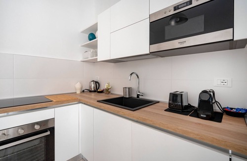 Conversano Apartment | Apartment 'Relaxia' with Balcony, Wi-Fi and Air Conditioning