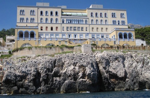 Santa Cesarea Terme Apartment | Apartment "Sea House on the Rocks" with Private Terrace & A/C