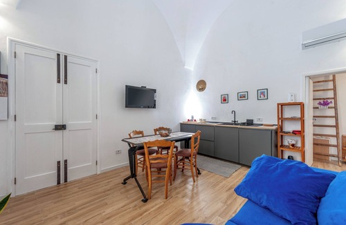 Lecce Apartment | Apartment 'Sanbiagioapartment' with Balcony, Wi-Fi and Air Conditioning