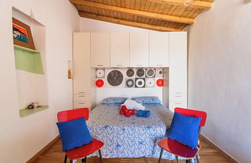 Montesano Salentino Apartment | Apartment 'Tramonto D'Arte' with Private Terrace, Wi-Fi and Air Conditioning