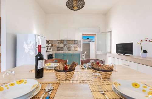 Torre Lapillo House | Appartamento Iris by BarbarHouse