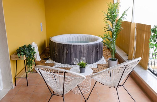 Municipio 2 Apartment | [ApuliaLux] City Center Loft con SPA & Netflix