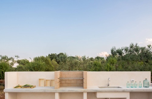 Ceglie Messapica House | arabesque trulli, 3 cones of which 2 communicating for a total of 5 beds