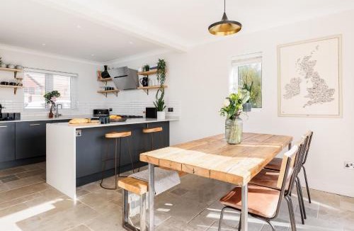 Barton-on-Sea House | Ashtree House
