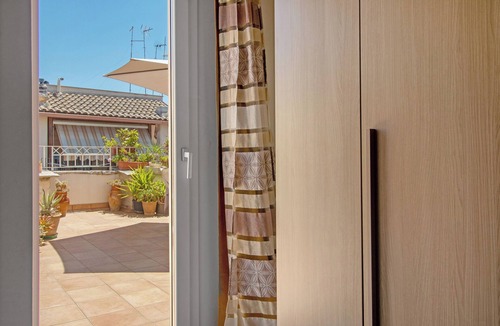 Terlizzi Apartment | Attica BeB - 'Yellow' Room with Shared Terrace, Wi-Fi and Air Conditioning