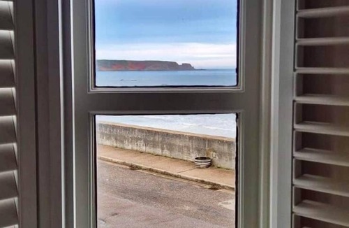 Cullen House | Beachfront Scottish Retreat | Cosy Whisky Snug + Stunning Views