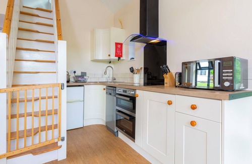 Cookbury House | Beautiful private villa for 4 people with hot tub, WIFI, TV, terrace and pets allowed