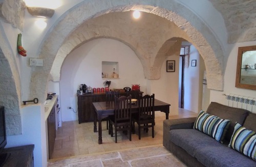 Martina Franca Villa | Beautiful Two Bedroomed Trullo, Private Swimming Pool, Countryside Views & Wifi