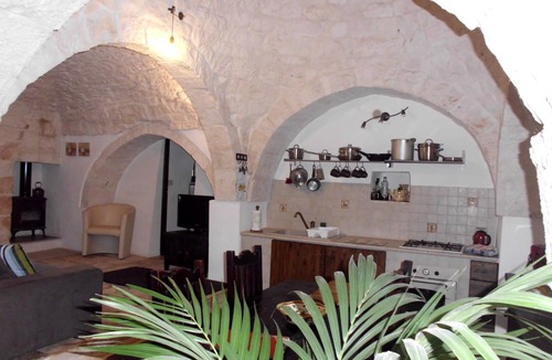 Martina Franca Villa | Beautiful Two Bedroomed Trullo, Private Swimming Pool, Countryside Views & Wifi