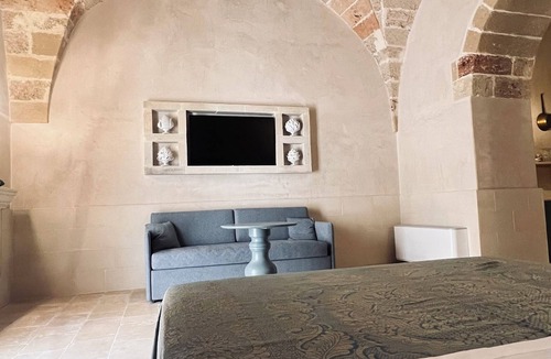 Felline Bed & Breakfast | Borgo Don Ciccio - King Suite with Jacuzzi + Patio