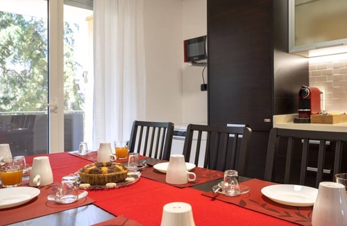 Municipio 2 Apartment | Boscoincittà Apt with garage and whirlpool!
