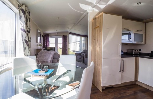 Mappleton House | Brilliant 6 berth caravan for hire at Skipsea Sands Holiday Park ref 41037NF