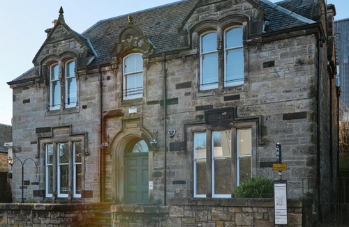 Dunfermline Apartment | Bruce on the Row-Historic Elegance near Edinburgh by Urban Haggis Stays