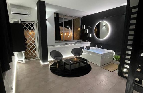 Municipio 4 Apartment | Central Wellness Suite