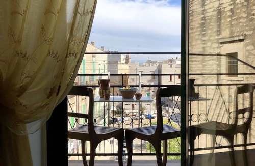 Giovinazzo Apartment | Chantale's posada
