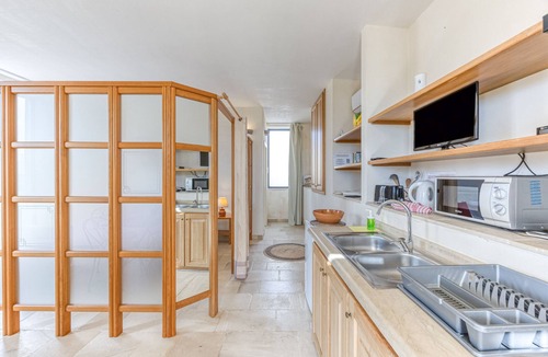 Patu Villa | Charming residence with large pool and park