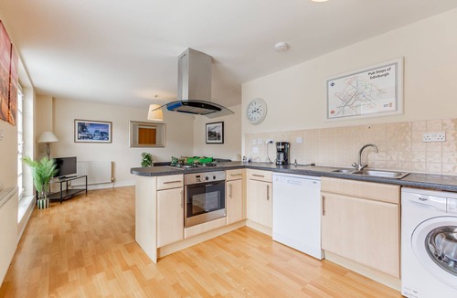 Leith Apartment | Charming spacious Edinburgh city centre flat