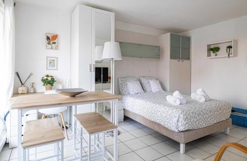 Les Baumettes Apartment | Charming Studio with pool & balcony -Heart of Nice