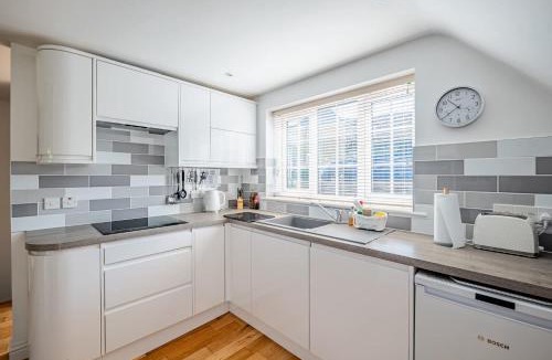Castle Cary House | Comfortable Cottage with Decking in Castle Cary