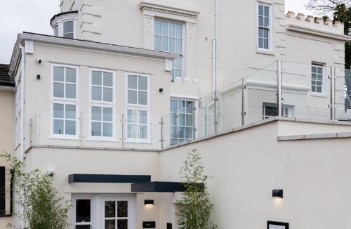 Worcester Apartment | Commandery Vaults - Luxury Apartment in City Centre with SKY TV