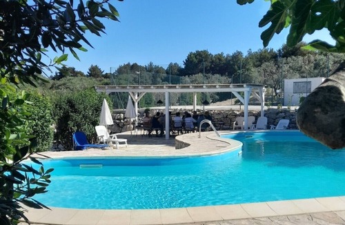 Cisternino House | Country Villa With Large Private Pool & Tennis Court - spaciously sleeps 20