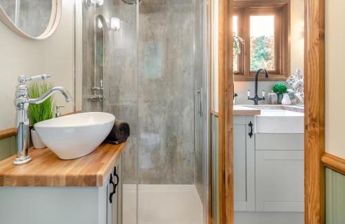 Oadby Apartment | Cow & Plough Stoughton Grange