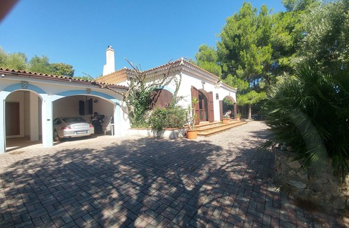 Peschici Villa | Cozy villa with sea view.