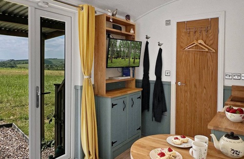 South Molton Apartment | Daisy Shepherd's Hut, North Molton