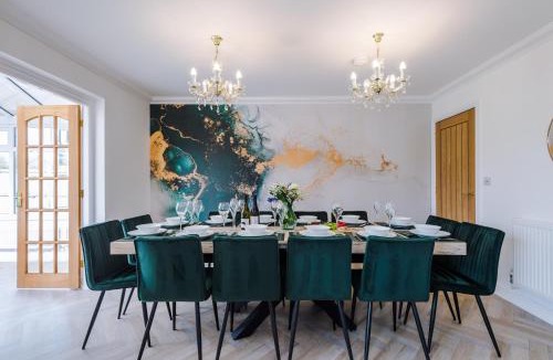 Blackburn House | Damson House- Spacious, Modern 6 bedroom Executive House - Ideal for Work Teams or Multi-Generational Families