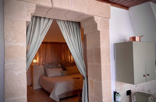 Centro Storico Bed & Breakfast | Dimore Deluxe nel Cuore del Borgo Santi Medici.ideale per Famiglie. Pet-friendly