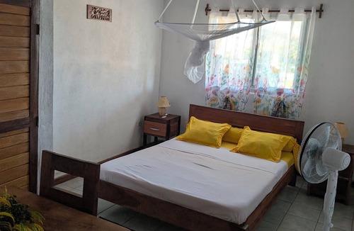 Maroantsetra Bed & Breakfast | Entire house facing the sea. Quiet, peaceful, secure, air-conditioned, integrated wifi